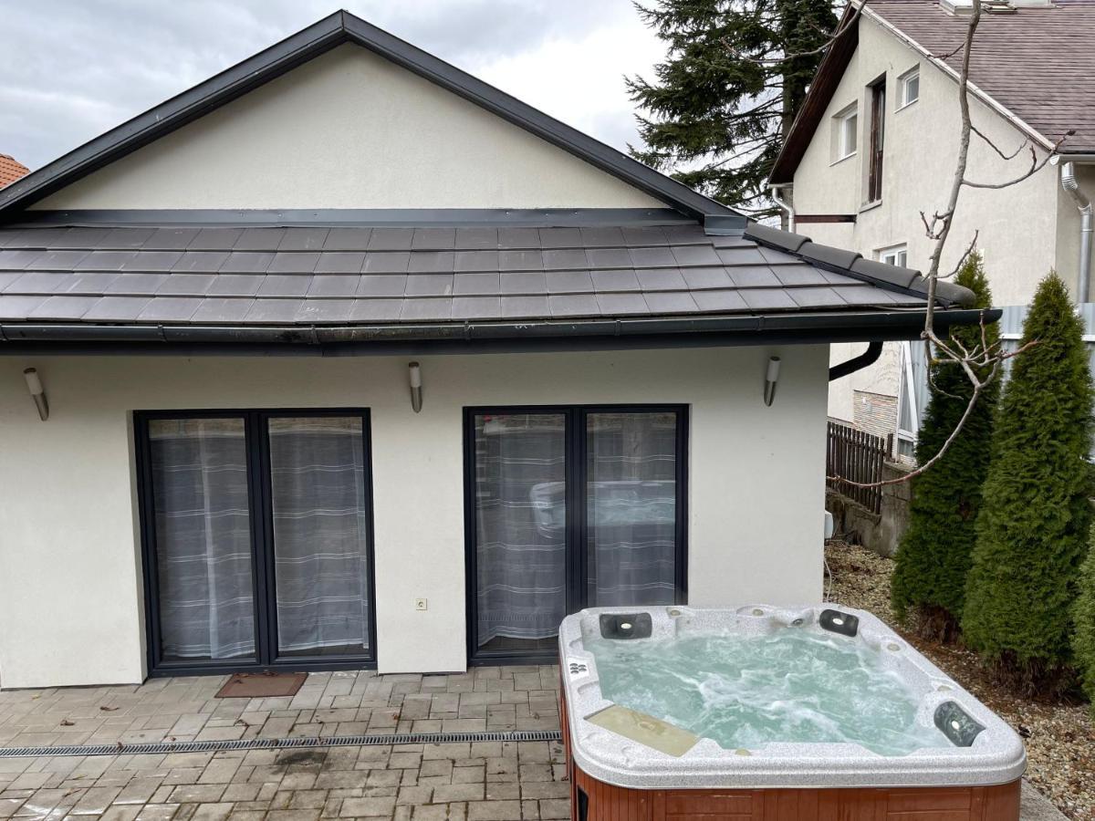 Malibu Apartman & Jacuzzi 米什科尔茨 外观 照片
