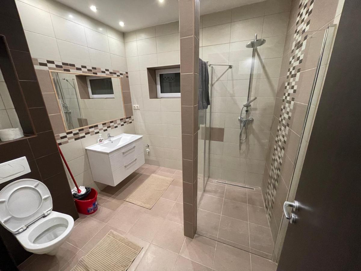 Malibu Apartman & Jacuzzi 米什科尔茨 外观 照片